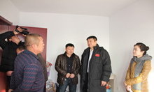 房地局領(lǐng)導(dǎo)視察辦理入住現(xiàn)場(chǎng)